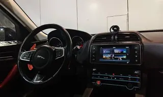جاكوار F Type 2018