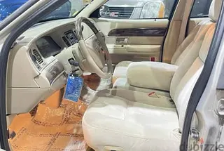 Mercury جراند ماركيز 2009