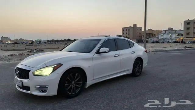 Infiniti Q70 2019