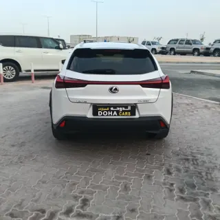 لكزس UX 200