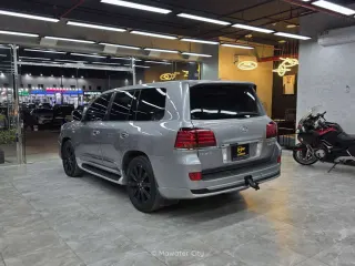 لكزس LX 2009