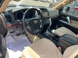 Toyota Land Cruiser VXR 2011