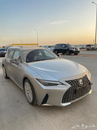 لكزس IS 2025