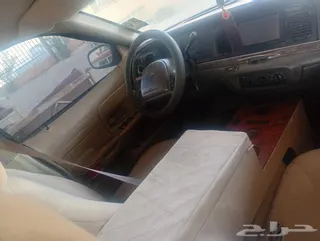 Ford Crown Victoria 2000