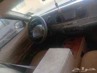 Ford Crown Victoria 2000