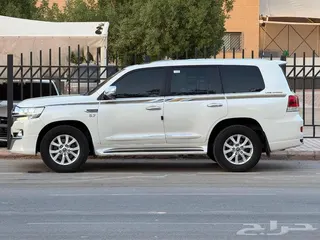 تويوتا لاند كروزر VXR 2016