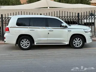 تويوتا لاند كروزر VXR 2016