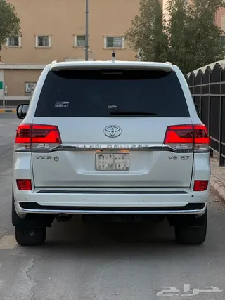 تويوتا لاند كروزر VXR 2016