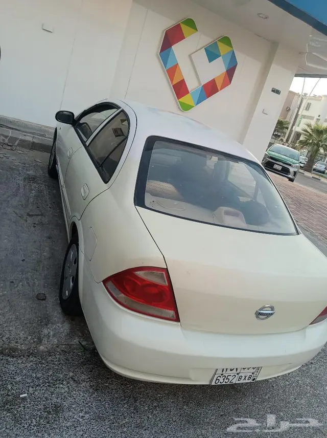 Nissan Sunny 2011