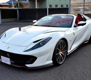 Ferrari 812 2023 — OneClickDrive