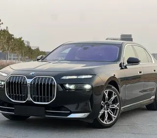 بي إم دبليو 7 Series 2025 — OneClickDrive