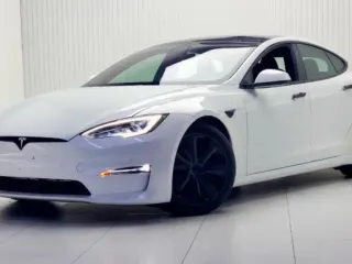 تيسلا Model S 2022