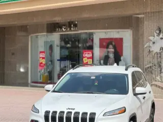 جيب شيروكي 2017 — Auto Trader UAE
