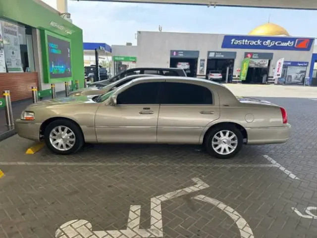 Lincoln Town Car 2008