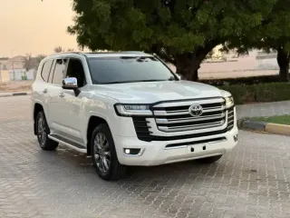 تويوتا لاند كروزر VXR 2023 — Auto Trader UAE