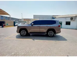 تويوتا لاند كروزر GXR 2025 — Auto Trader UAE