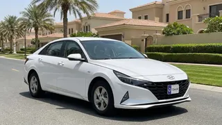 Hyundai Elantra 2022 — DubiCars