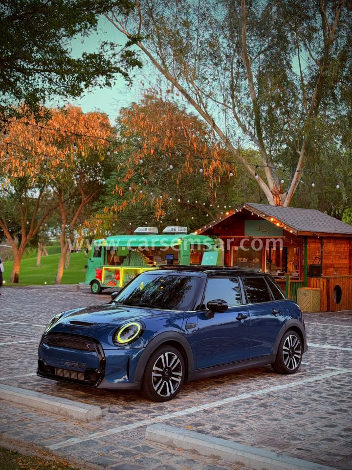 Mini Cooper 2022 — CarSemsar