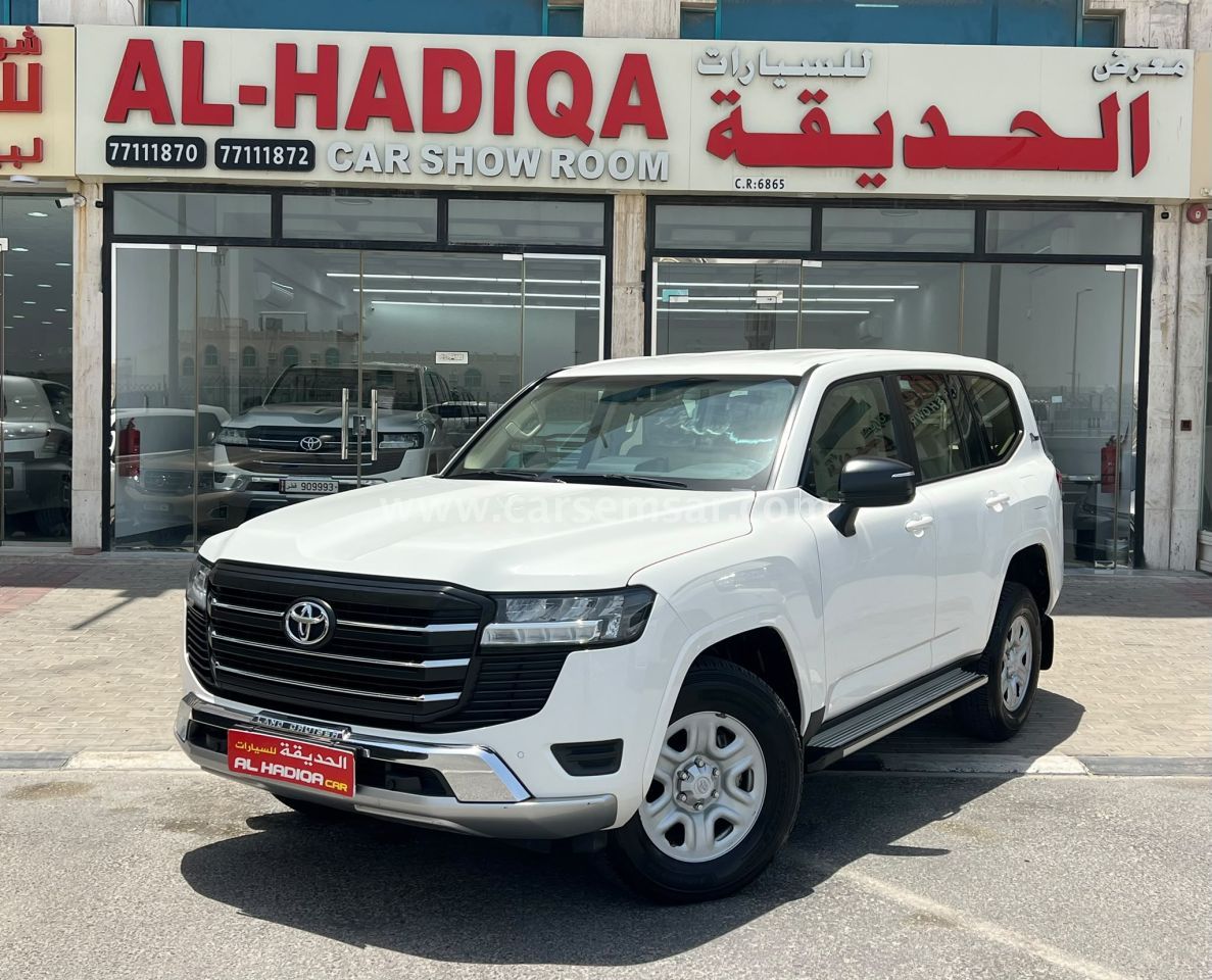 Toyota Land Cruiser 2022 — CarSemsar