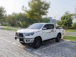 Toyota Hilux 2025 — CarSemsar