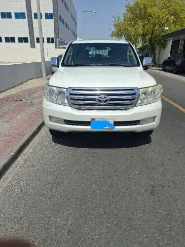 Toyota Land Cruiser 2010 — MzadQatar