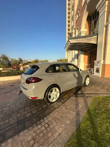Porsche Cayenne 2011 — MzadQatar