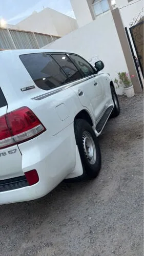 Toyota Land Cruiser 2009 — MzadQatar