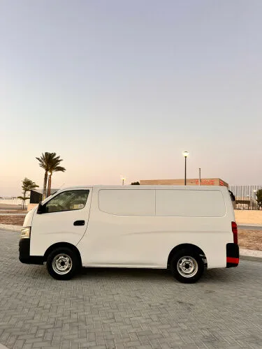 Nissan Urvan 2014 — MzadQatar