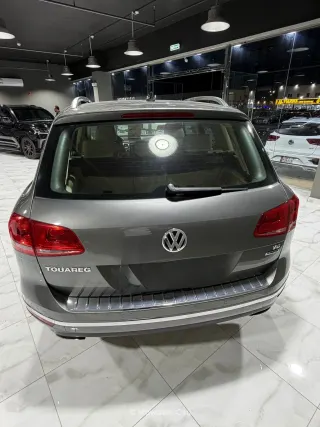 فولكس واجن Touareg 2016