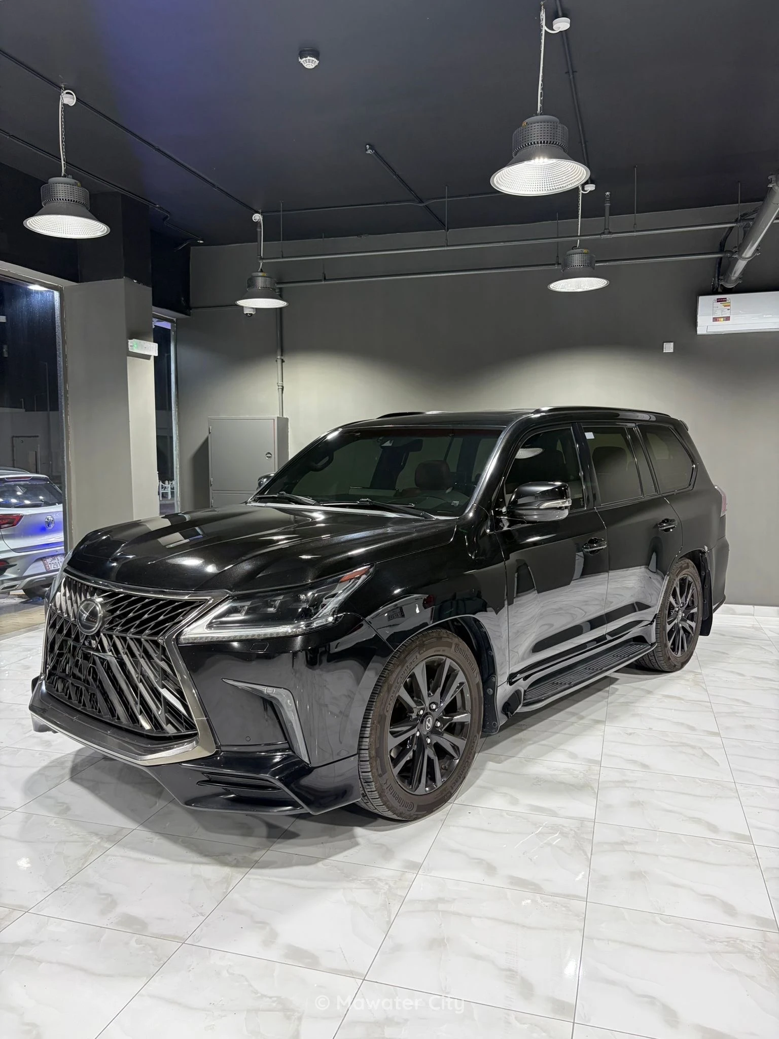 Lexus LX 570 2018 — Mawater City