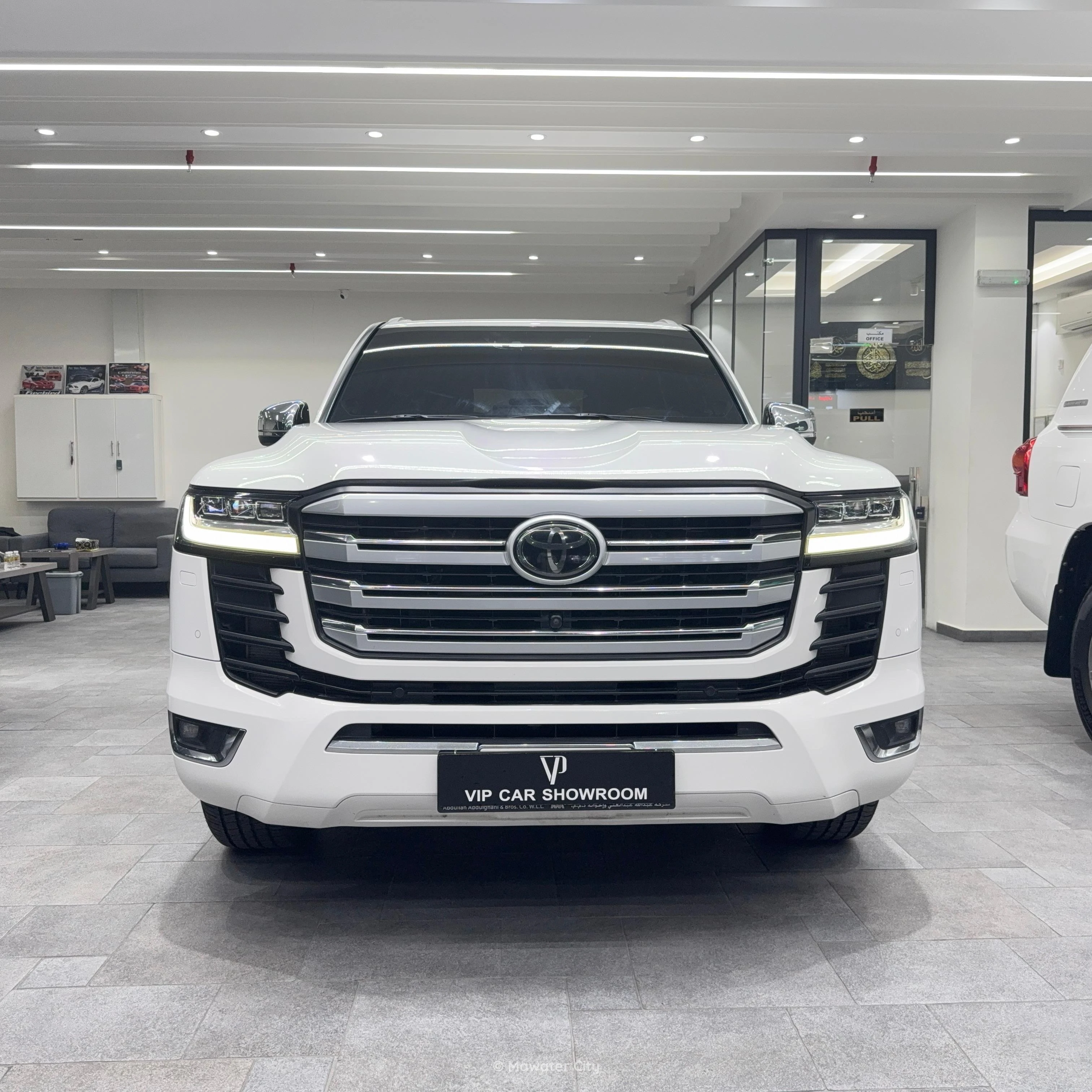 Toyota Land Cruiser VXR 2022 — Mawater City