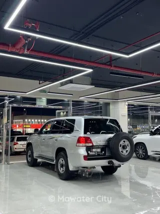 Toyota Land Cruiser 2011 — Mawater City