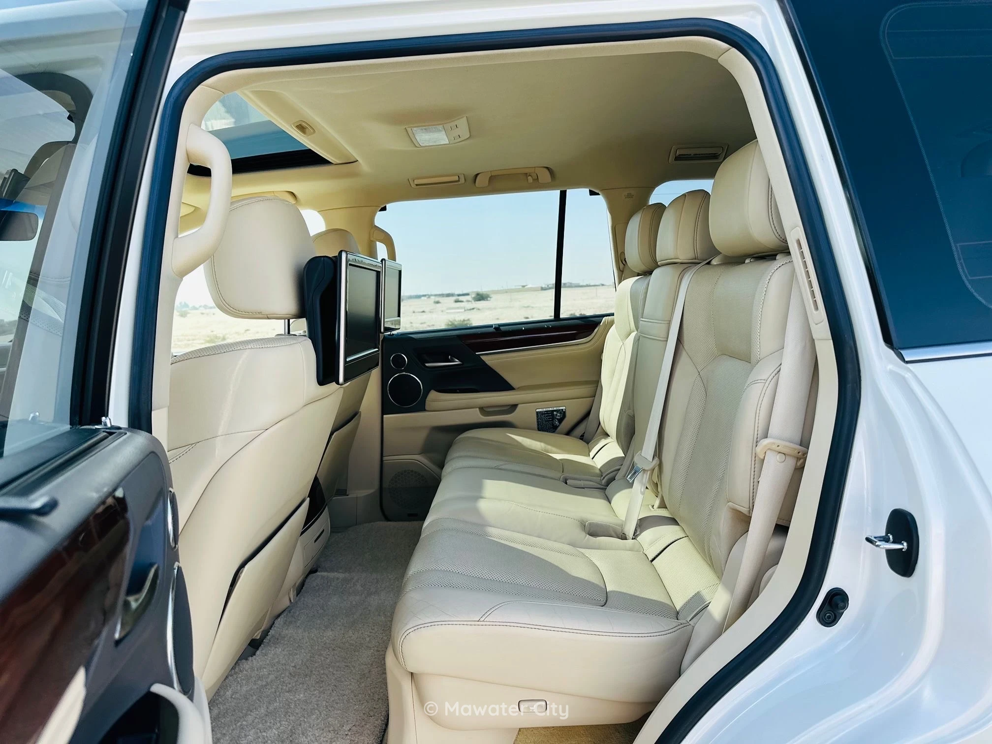 Lexus LX 570 2016 — Mawater City