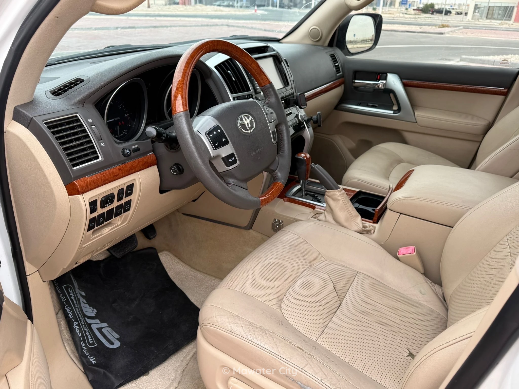 Toyota Land Cruiser VXR 2014 — Mawater City