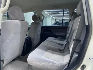 Toyota Land Cruiser 2011 — Mawater City