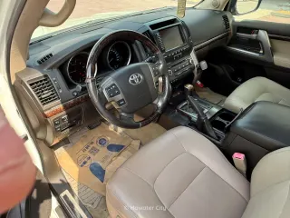Toyota Land Cruiser VXR 2010 — Mawater City
