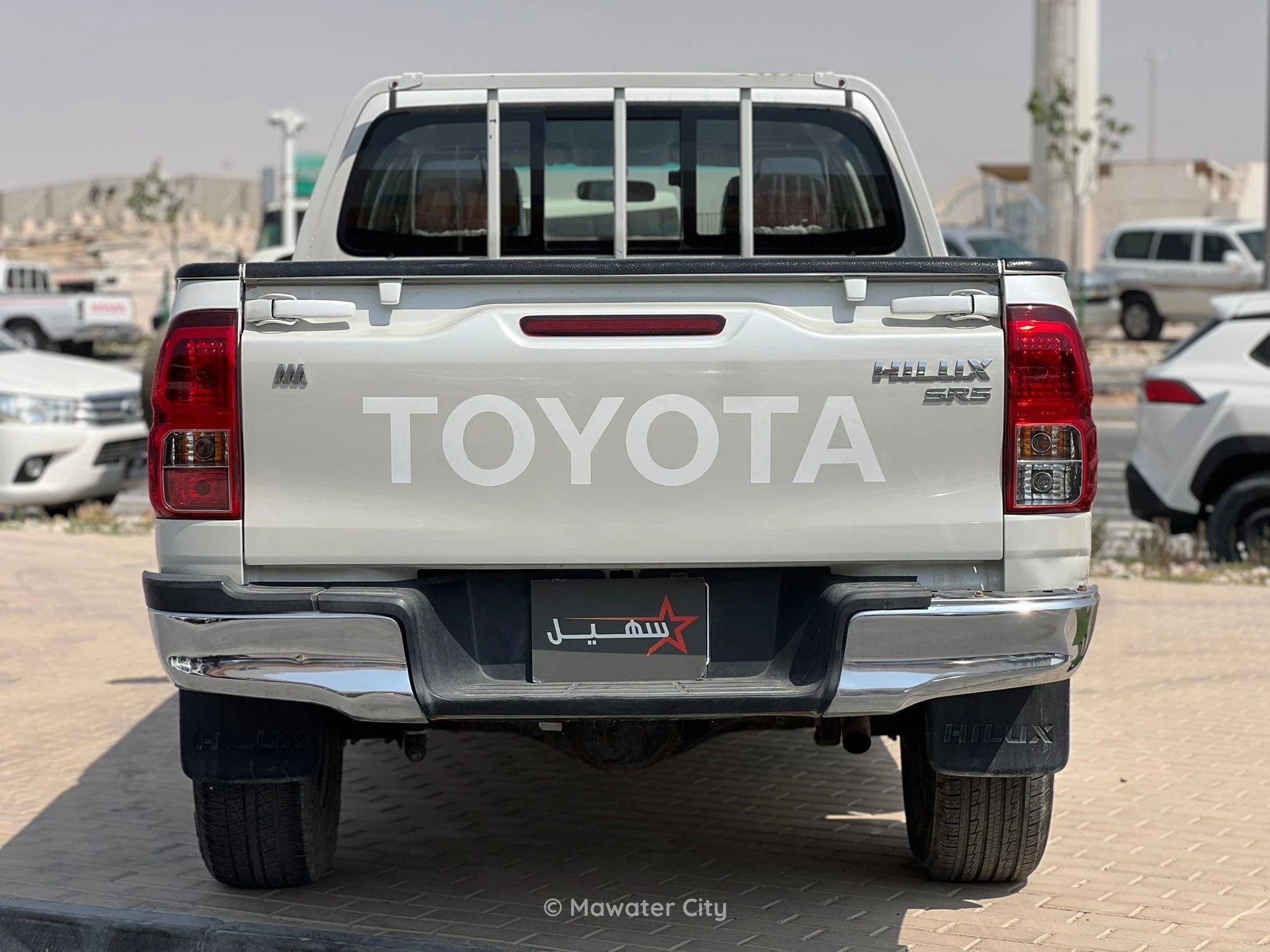 Toyota Hilux 2016 — Mawater City