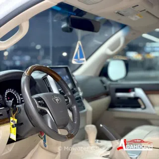 Toyota Land Cruiser VXR 2018 — Mawater City