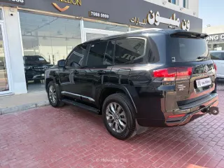 Toyota Land Cruiser GXR 2023 — Mawater City