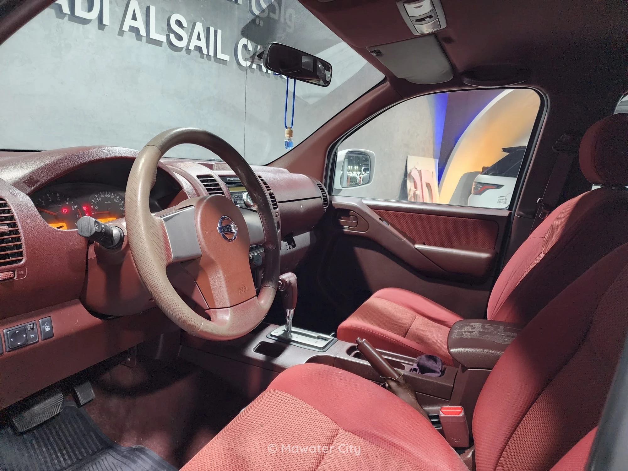 Nissan Navara 2015 — Mawater City