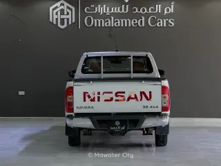 Nissan Navara 2017 — Mawater City