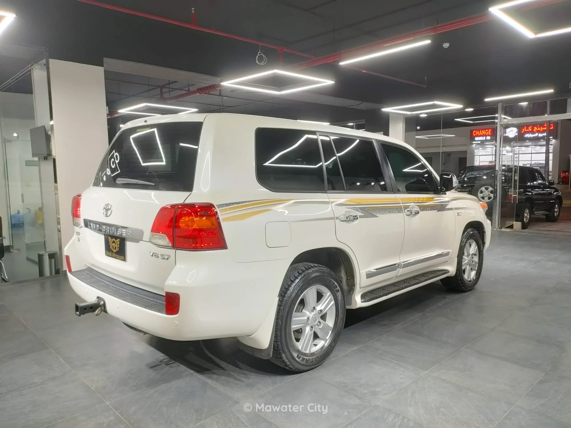 Toyota Land Cruiser VXR 2013 — Mawater City