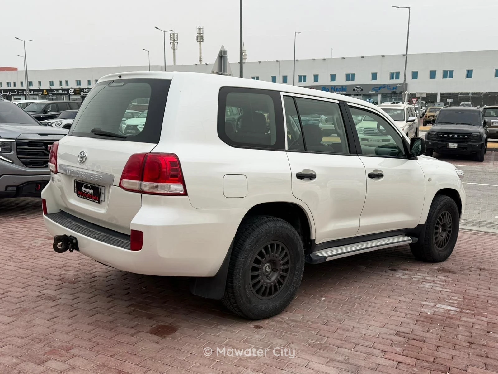 Toyota Land Cruiser 2011 — Mawater City
