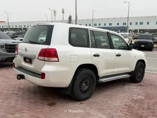 Toyota Land Cruiser 2011 — Mawater City