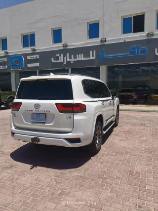 تويوتا لاند كروزر VX 2024