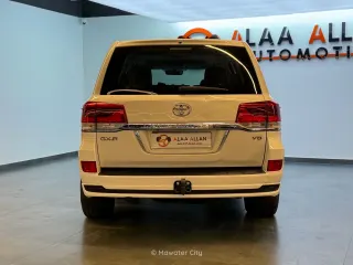 Toyota Land Cruiser GXR 2018 — Mawater City