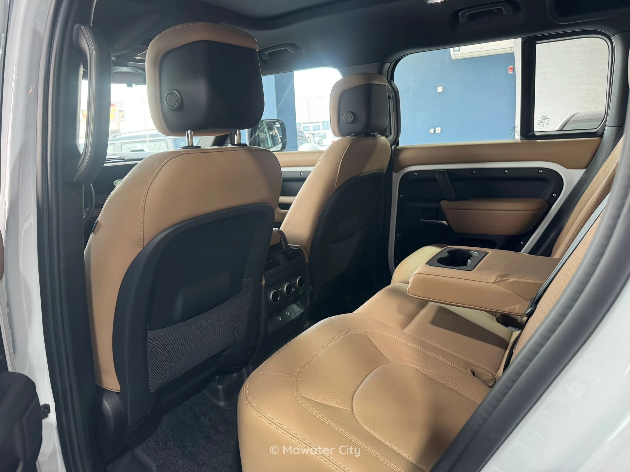 Land Rover Defender 2025 — Mawater City