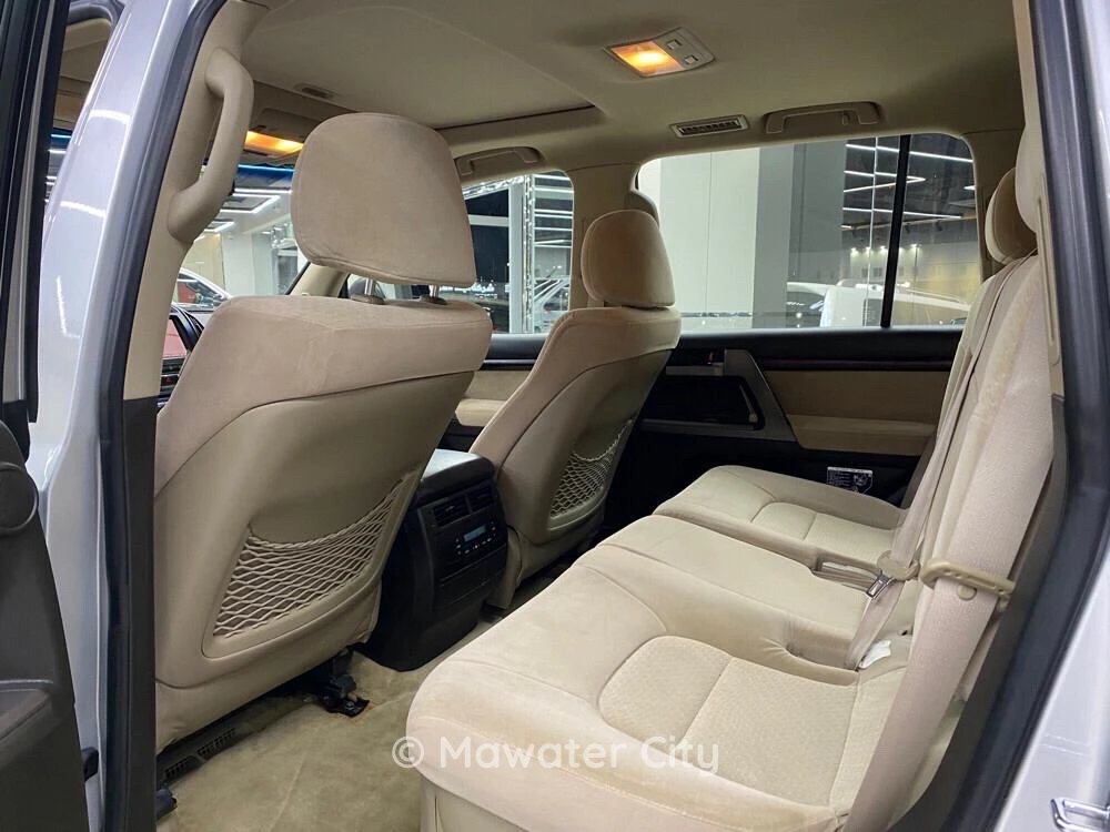 Toyota Land Cruiser VXR 2011 — Mawater City