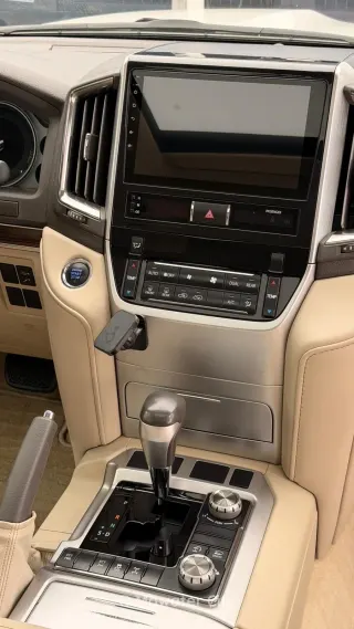 Toyota Land Cruiser VXR 2020 — Mawater City