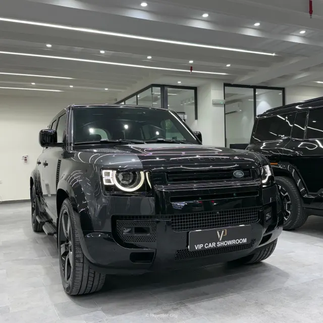 Land Rover Defender 110 2023
